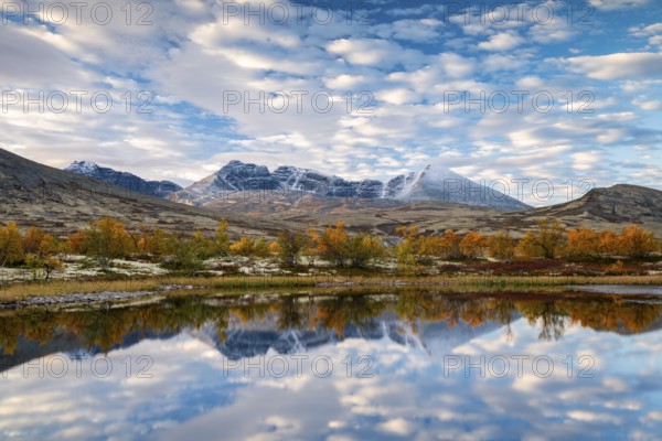 Autumn landscape in Rondane National Park, mountains Høgronden, Midtronden and Digerronden Dørålen, Dørålseter, Norway