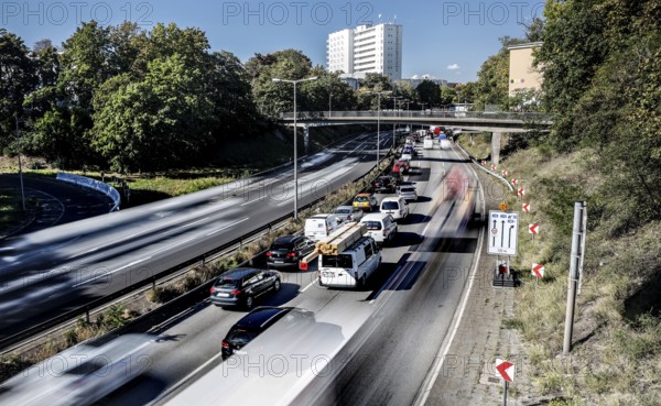Traffic jam on the A 100 motorway: the Ringbahn bridge at the Funkturm motorway junction is closed. Berlin, 29/09/2025, Berlin, Germany