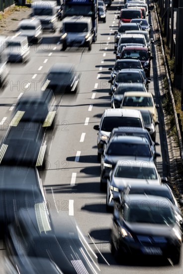 Traffic jam on the A 100 motorway: the Ringbahn bridge at the Funkturm motorway junction is closed, Germany