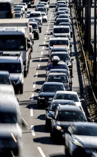 Traffic jam on the A 100 motorway: the Ringbahn bridge at the Funkturm motorway junction is closed. Berlin, 29/09/2025, Berlin, Germany