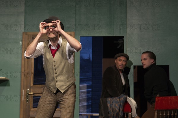 Thilo Herrmann (Prof. Marcus), Silvio Hildebrandt (Dr Courtenay), Henning Wolff (Louis Harvey), LADYKILLERS, photo rehearsal on 29.09.2025 at the Berliner Kriminaltheater, Berlin, premiere: 15.10.2025