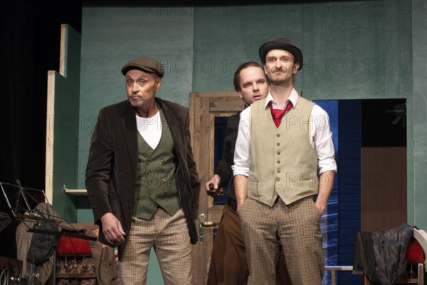 Silvio Hildebrandt (Dr Courtenay), Thilo Herrmann (Prof Marcus), Henning Wolff (Louis Harvey), LADYKILLERS, photo rehearsal on 29.09.2025 at the Berliner Kriminaltheater, Berlin, premiere: 15.10.2025
