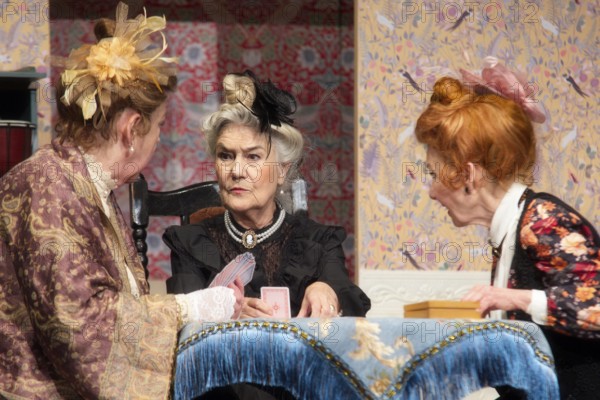 Vera Müller (Mrs Wilberforce), Katrin Martin (G. Livingstone), Jutta Schröder (H. Plimshead), LADYKILLERS, photo rehearsal on 29.09.2025 at the Berliner Kriminaltheater, Berlin, premiere: 15.10.2025