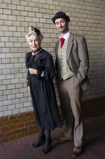 Vera Müller (Mrs Wilberforce), Thilo Herrmann (Prof Marcus), LADYKILLERS, photo rehearsal on 29.09.2025 at the Berlin Crime Theatre, Berlin, premiere: 15.10.2025