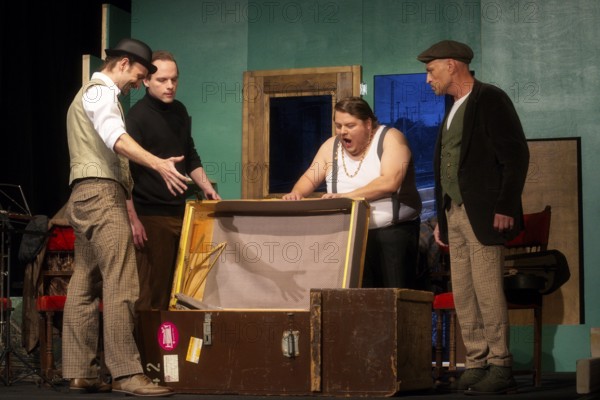 Thilo Herrmann (Prof. Marcus), Silvio Hildebrandt (Dr Courtenay), Pablo Nina Toculescu (Willie Knoxton), Henning Wolff (Louis Harvey), LADYKILLERS, photo rehearsal on 29.09.2025 at the Berliner Kriminaltheater, Berlin, premiere: 15.10.2025