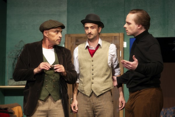 Silvio Hildebrandt (Dr Courtenay), Thilo Herrmann (Prof Marcus), Henning Wolff (Louis Harvey), LADYKILLERS, photo rehearsal on 29.09.2025 at the Berliner Kriminaltheater, Berlin, premiere: 15.10.2025