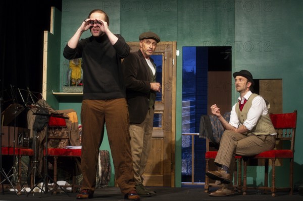 Henning Wolff (Louis Harvey), Silvio Hildebrandt (Dr Courtenay), Thilo Herrmann (Prof. Marcus), LADYKILLERS, photo rehearsal on 29.09.2025 at the Berliner Kriminaltheater, Berlin, premiere: 15.10.2025