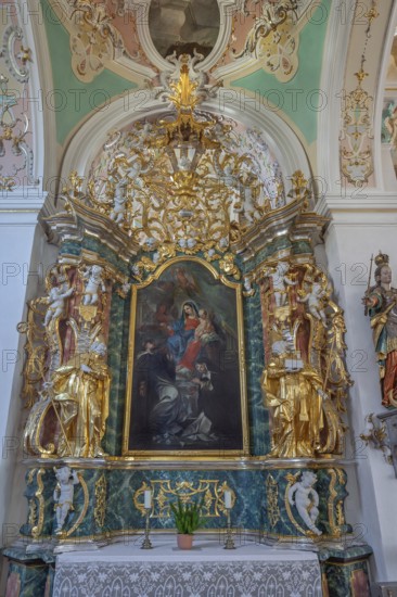 Church of St Gallus and Ulrich, side altar with figures of saints and putti, Kisslegg, Allgäu, Baden-Württemberg, Germany