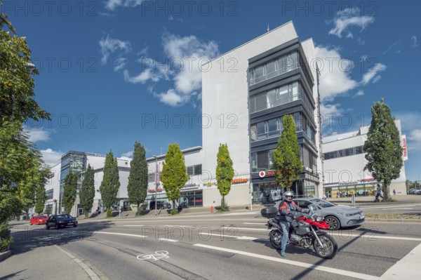 Blue sky over the Forum Allgäu with columnar oaks (Quercus robur Fastigiata), Bahnhofstraße, Kempten, Allgäu, Swabia, Germany