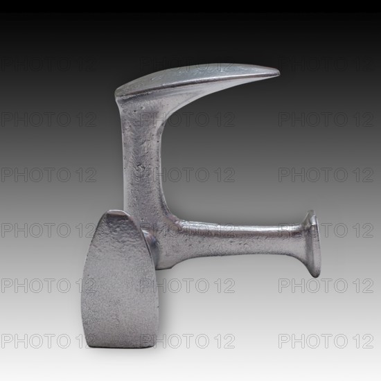 Tripod, tool of the shoemaker