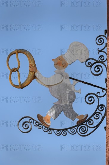 Nose sign, baker figure with pretzel in Kisslegg, Allgäu, Baden-Württemberg, Germany
