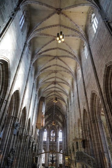 High Gothic church ceiling with vaults and elegant play of light, St. Lawrence Church, Nuremberg, Middle Franconia, Franconia, Bavaria, Germany