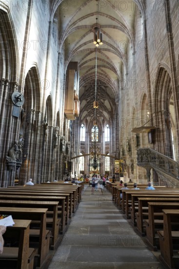 Long nave with high Gothic vaults and people exploring the space, St. Lawrence Church, Nuremberg, Middle Franconia, Franconia, Bavaria, Germany