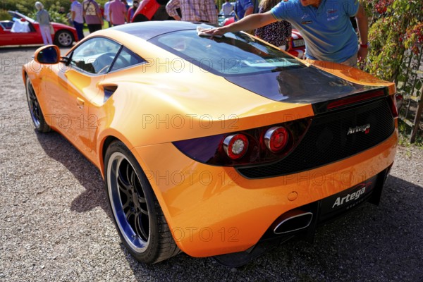 Artega, year of construction 2011, Oldtimer Classic, Gala International Concours d'Elegance Schwetzingen 2025, Germany, Europe, rear view of an orange Artega sports car with bright sunshine at a trade fair