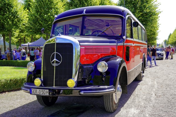 MERCEDES-BENZ 3500, built in 1950, front view of a red and black vintage Mercedes bus, Oldtimer Classic, Gala International Concours d'Elegance Schwetzingen 2025, Germany
