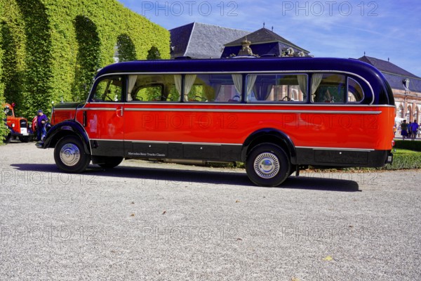 MERCEDES-BENZ 3500, built in 1950, side view of a red retro bus in sunny weather, Oldtimer Classic, Gala International Concours d'Elegance Schwetzingen 2025, Germany