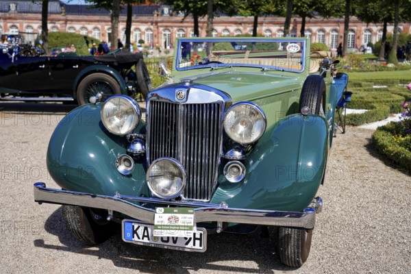 MG, year of construction 1939, Oldtimer Classic, Gala International Concours d'Elegance Schwetzingen 2025, Germany, Europe, Green vintage convertible with chrome trim, standing in a garden