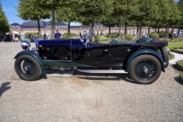 Lagonda, Oldtimer Classic, Gala International Concours d'Elegance Schwetzingen 2025, Germany, Europe, Classic black and green vintage car, parked sideways on a gravelled area