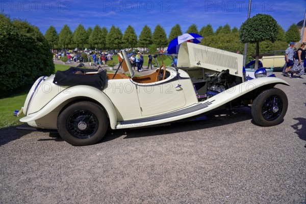 Oldtimer Classic, Gala International Concours d'Elegance Schwetzingen 2025, Germany, Europe, A white vintage convertible in the sunshine stands on a gravelled area