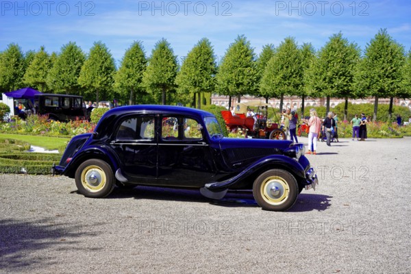 Oldtimer Classic, Gala International Concours d'Elegance Schwetzingen 2025, Germany, Europe, A black classic car in a park with people and green trees