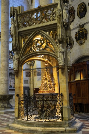 The interior of the largest Protestant church in Germany. It has the world's highest church tower, Ulm Minster, Germany, Europe, Detailed Gothic altar shrine in a cathedral, richly decorated and skilfully designed, Ulm