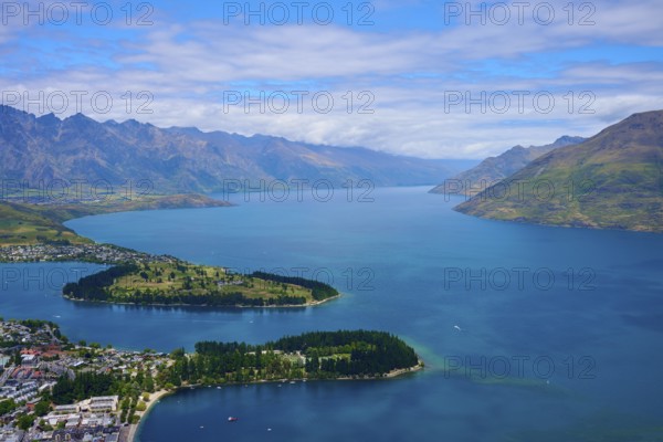 Expansive panorama of a large lake surrounded by mountains and clouds in the sky, Queenstown, Queenstown-Lakes District, Otago, South Island, New Zealand