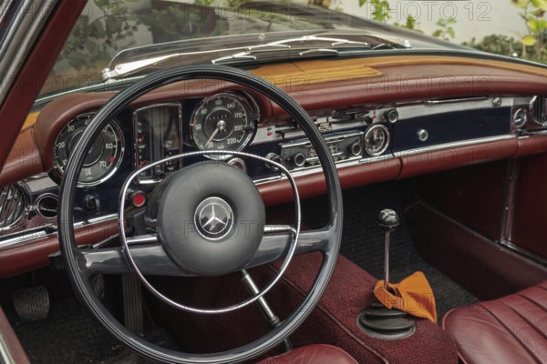 Retro interior of a Mercedes with leather and wood elements, shows luxury and vintage style, classic car, Southern Palatinate, Palatinate, Rhineland-Palatinate, Germany