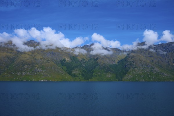 Tranquil landscape with mountains and a deep blue lake under a clear sky, Devil's Staircase Lookout Point, Kingston, Lake Wakatipu, Queenstown-Lakes District, Otago, South Island, New Zealand