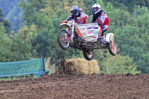 Motocross, Rudersberg, Baden-Württemberg, Germany, Europe, Motocross team takes a leap with sidecar at a race in the countryside, Rudersberg motocross
