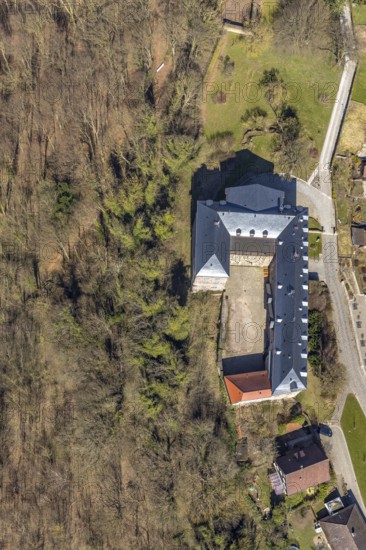 Aerial view, Rhoden in Diemelsee in Hesse, historic town centre with Rhoden Castle, transitional building from a castle complex to a castle, Rhoden Protestant Church. Diemelsee, district Waldeck-Frankenberg, North Hesse, Upland, Hesse, Germany, Diemelstadt, DEU, Europe, birds-eyes view, aerial view, aerial photography, aerial photography, overview, overview, bird's eye view
