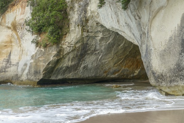 Rock arch at Cathedral Cove in the southern part of Mercury Bay on the Coromandel Peninsula at the North Island of New Zealand