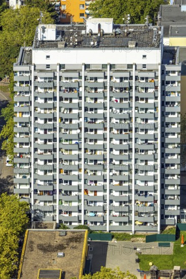 Aerial view, high-rise housing estate Fürstenberger Straße, balconies, shapes and colours, Hassels, Düsseldorf, Ruhr area, North Rhine-Westphalia, Germany, DE, Europe, property tax, high-rise buildings, real estate, aerial photography, aerial photography, aerial photography, multi-family houses, apartment buildings, terraced houses, overview, bird's-eye view, housing estate, living and living, residential area, residential buildings, quality of living, residential quarter, housing estate, residential district, birds-eyes view, overview