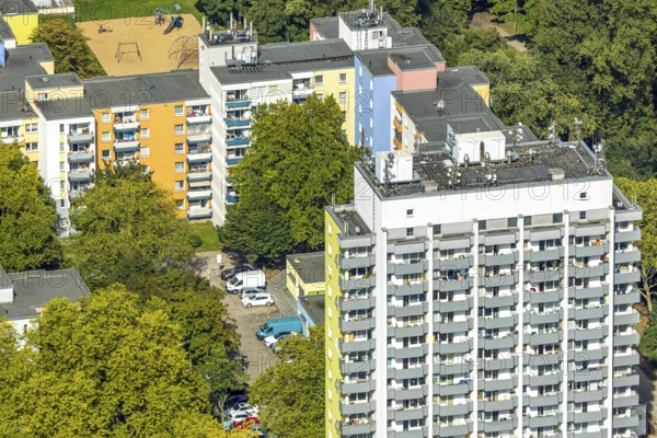 Aerial view, high-rise housing estate Fürstenberger Straße, coloured house facades, Hassels, Düsseldorf, Ruhr area, North Rhine-Westphalia, Germany, DE, Europe, property tax, high-rise buildings, real estate, aerial view, aerial photography, aerial photography, multi-family houses, apartment buildings, terraced houses, overview, bird's eye view, housing estate, living and living, residential area, residential buildings, residential quality, residential quarter, housing estate, residential district, birds-eyes view, overview