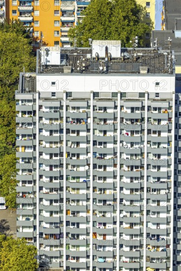 Aerial view, high-rise housing estate Fürstenberger Straße, balconies, shapes and colours, Hassels, Düsseldorf, Ruhr area, North Rhine-Westphalia, Germany, DE, Europe, property tax, high-rise buildings, real estate, aerial photography, aerial photography, aerial photography, multi-family houses, apartment buildings, terraced houses, overview, bird's-eye view, housing estate, living and living, residential area, residential buildings, quality of living, residential quarter, housing estate, residential district, birds-eyes view, overview