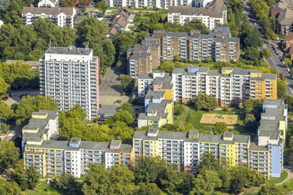 Aerial view, high-rise estate terraced houses Fürstenberger Straße, coloured house facades, Hassels, Düsseldorf, Ruhr area, North Rhine-Westphalia, Germany, DE, Europe, property tax, high-rise buildings, real estate, aerial view, aerial photography, aerial photography, multi-family houses, apartment buildings, terraced houses, overview, bird's-eye view, housing estate, housing and living, residential area, residential buildings, quality of living, residential quarter, housing estate, residential district, birds-eyes view, overview
