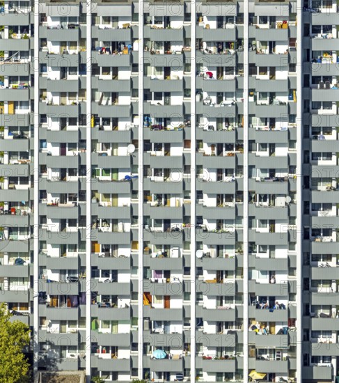 Aerial view, high-rise housing estate Fürstenberger Straße, balconies, shapes and colours, Hassels, Düsseldorf, Ruhr area, North Rhine-Westphalia, Germany, DE, Europe, property tax, high-rise buildings, real estate, aerial photography, aerial photography, aerial photography, multi-family houses, apartment buildings, terraced houses, overview, bird's-eye view, housing estate, living and living, residential area, residential buildings, quality of living, residential quarter, housing estate, residential district, birds-eyes view, overview