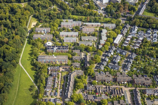 Aerial view, senior citizens' residence Haus palace gardens and terraced rental houses Robert-Hansen-Straße, Urdenbach, Düsseldorf, Ruhr area, North Rhine-Westphalia, Germany, retirement home, old people's home, care and nursing, DE, Europe, property tax, real estate, aerial view, aerial photography, aerial photography, care facility, retirement home, senior citizens' residence, retirement home, senior citizens' centre, overview, bird's eye view, residential complex, housing and living, residential area, quality of living, residential quarter, housing estate, residential area, birds-eyes view, overview
