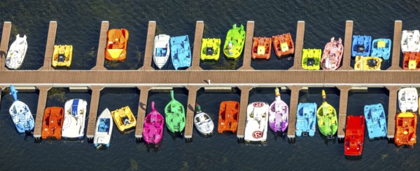 Aerial view, sailing boats at a jetty on the Unterbacher See at the campsite north, Unterbach, Düsseldorf, Ruhr area, North Rhine-Westphalia, Germany, boats, DE, Europe, aerial view, aerial photography, aerial photography, overview, bird's-eye view, overview