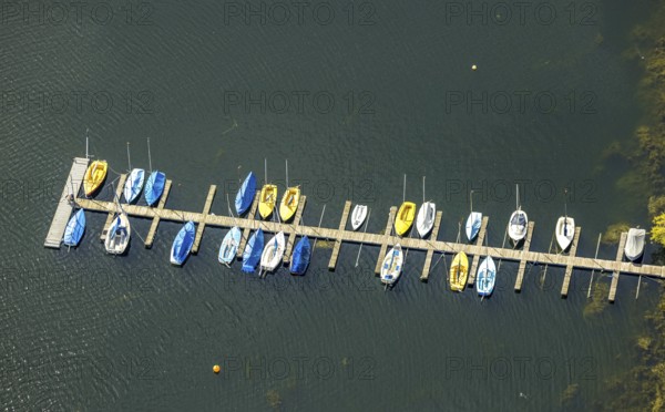 Aerial view, sailing boats at a jetty on the Unterbacher See at the campsite north, Unterbach, Düsseldorf, Ruhr area, North Rhine-Westphalia, Germany, boats, DE, Europe, aerial view, aerial photography, aerial photography, overview, bird's-eye view, overview