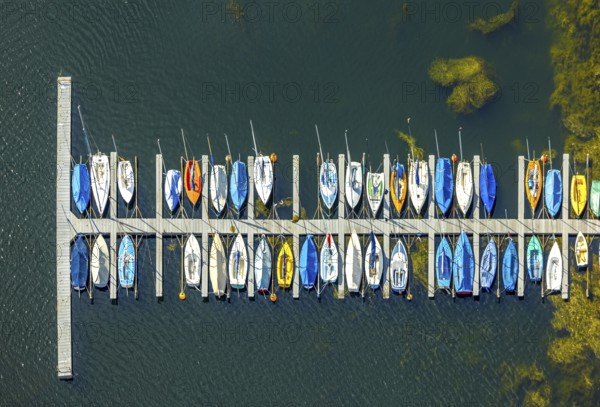 Aerial view, sailing boats at a jetty on the Unterbacher See at the campsite north, Unterbach, Düsseldorf, Ruhr area, North Rhine-Westphalia, Germany, boats, DE, Europe, aerial view, aerial photography, aerial photography, overview, bird's-eye view, overview