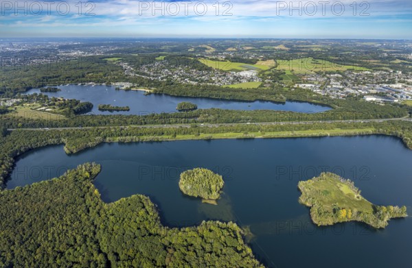 Aerial view, Elbsee with Elbsee island and Unterbacher See with Sonneninsel, motorway A46, Unterbach, Düsseldorf, Ruhr area, North Rhine-Westphalia, Germany, motorway, DE, Europe, green trees, landscape, landscape forms, aerial view, aerial photography, aerial photography, lake, road traffic, overview, bird's eye view, birds-eyes view, green lung, overview