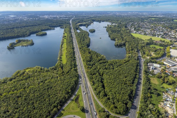 Aerial photograph, Elbsee and Unterbacher See, motorway A46, Unterbach, Düsseldorf, Ruhr area, North Rhine-Westphalia, Germany, motorway, DE, Europe, green trees, landscape, landscape forms, aerial photograph, aerial photography, aerial photography, lake, road traffic, overview, bird's eye view, birds-eyes view, green lung, overview