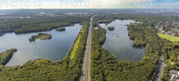 Aerial view, Elbsee with Elbsee island and Unterbacher See with Sonneninsel, motorway A46, Unterbach, Düsseldorf, Ruhr area, North Rhine-Westphalia, Germany, motorway, DE, Europe, green trees, landscape, landscape forms, aerial view, aerial photography, aerial photography, lake, road traffic, overview, bird's eye view, birds-eyes view, green lung, overview