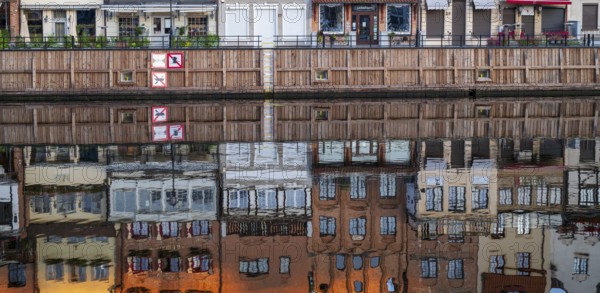 Waterfront promenade with reflection at sunrise in the Old Town, Motlawa River, Gdansk, Gdansk, Poland