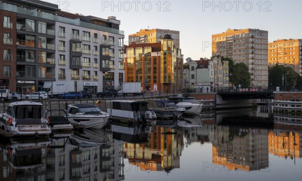 Waterfront promenade with reflection at sunrise in the old town, boat harbour, Motlawa River, Gdansk, Gdansk, Poland