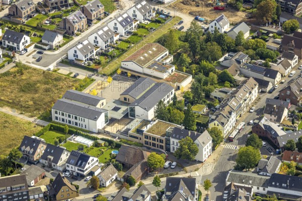 Aerial view, community primary school GGS Steinkaul, single-family house, housing estate Alte Stadtgrenze, Himmelgeist, Düsseldorf, Ruhr area, North Rhine-Westphalia, Germany, education, educational institution, DE, Europe, primary school, property tax, real estate, educational institute, aerial photograph, aerial photography, aerial photography, school, overview, bird's-eye view, residential area, housing and living, residential area, quality of life, residential neighbourhood, housing estate, residential area, birds-eyes view, overview