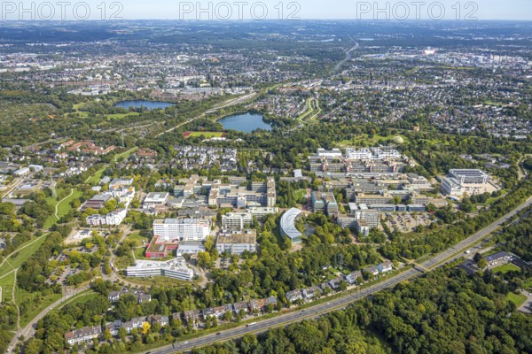 Aerial view, Heinrich-Heine University, view to the Deichsee and Unisee, Bilk, Düsseldorf, Ruhr area, North Rhine-Westphalia, Germany, education, educational institution, DE, Europe, university, teaching institute, aerial view, aerial photography, aerial photography, overview, university, bird's eye view, birds-eyes view, overview