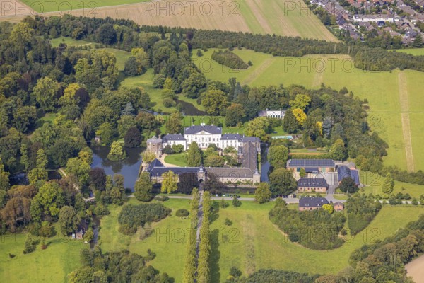 Aerial view, Schloss Heltorf moated castle with castle park and landscape garden, Angermund, Düsseldorf, Ruhr area, North Rhine-Westphalia, Germany, castle, DE, Europe, moat, manor house, manor building, aerial view, aerial photography, aerial photography, castle, overview, defence system, bird's-eye view, moated castle, moated moat, moated castle, bird's-eye view, overview