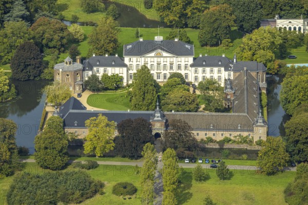 Aerial view, Schloss Heltorf moated castle with castle park and landscape garden, Angermund, Düsseldorf, Ruhr area, North Rhine-Westphalia, Germany, castle, DE, Europe, moat, manor house, manor building, aerial view, aerial photography, aerial photography, castle, overview, defence system, bird's-eye view, moated castle, moated moat, moated castle, bird's-eye view, overview