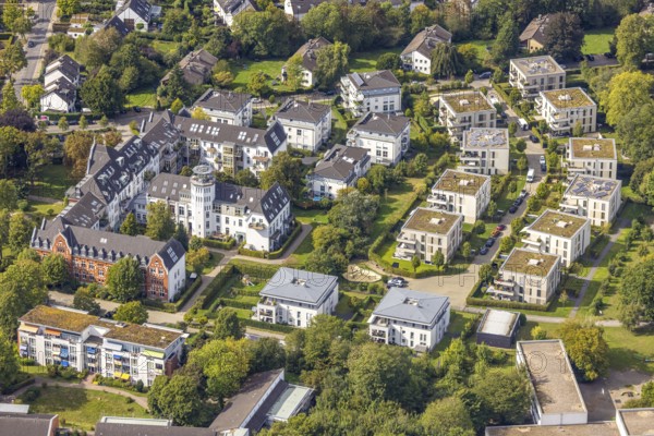 Aerial view, housing estate and three-wing house, former children's home on Bergesweg, Wittlaer, Düsseldorf, Ruhr area, North Rhine-Westphalia, Germany, DE, Europe, property tax, real estate, aerial view, aerial photography, aerial photography, overview, bird's-eye view, residential complex, housing and living, residential area, residential quality, residential neighbourhood, housing estate, residential district, birds-eyes view, overview